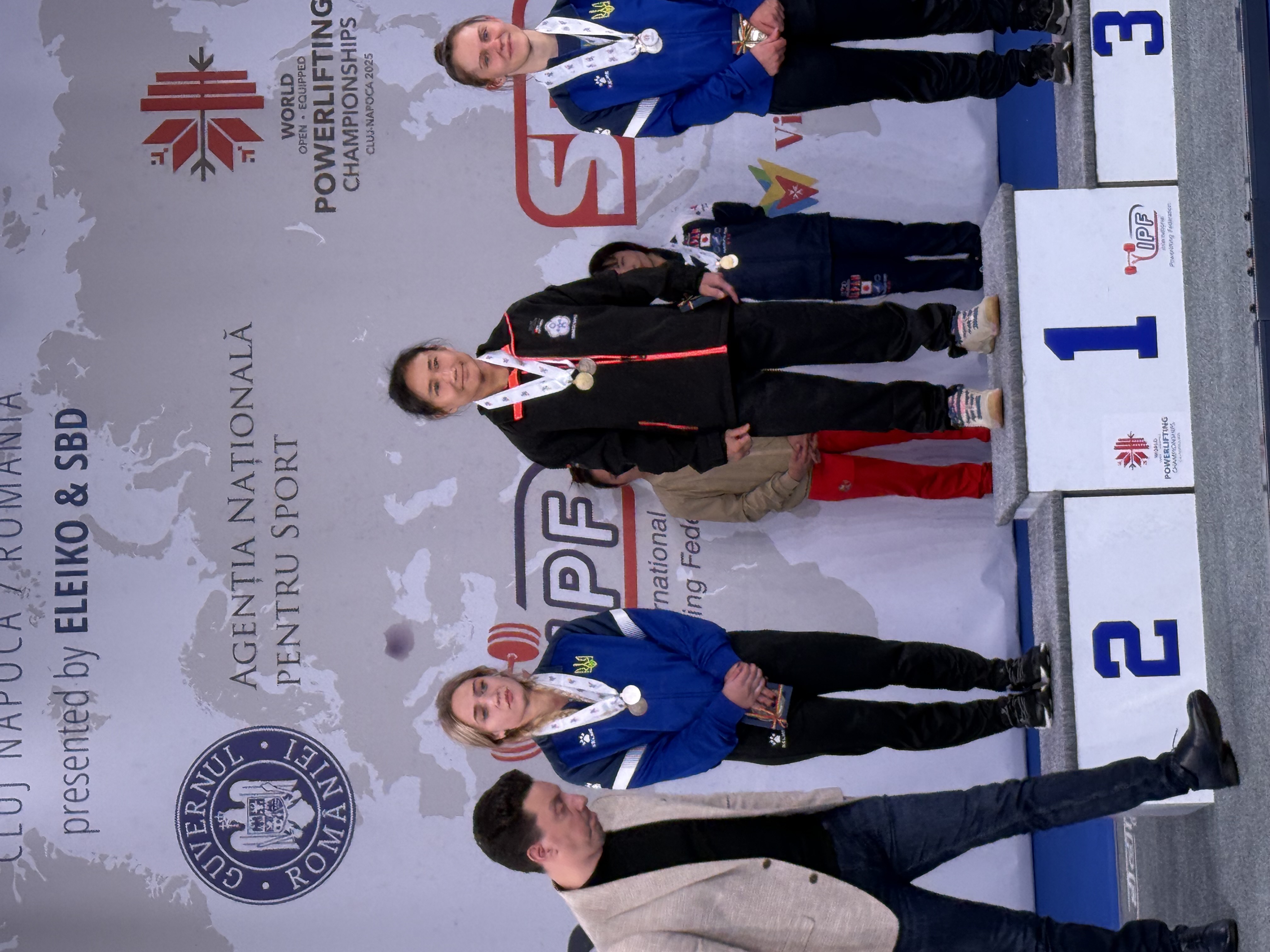 賀！本校舉重隊陳葦綾副教授 參加2025年世界公開裝備健力錦標賽 榮獲女子組47公斤級硬舉金牌、臥舉銅牌佳績 !!